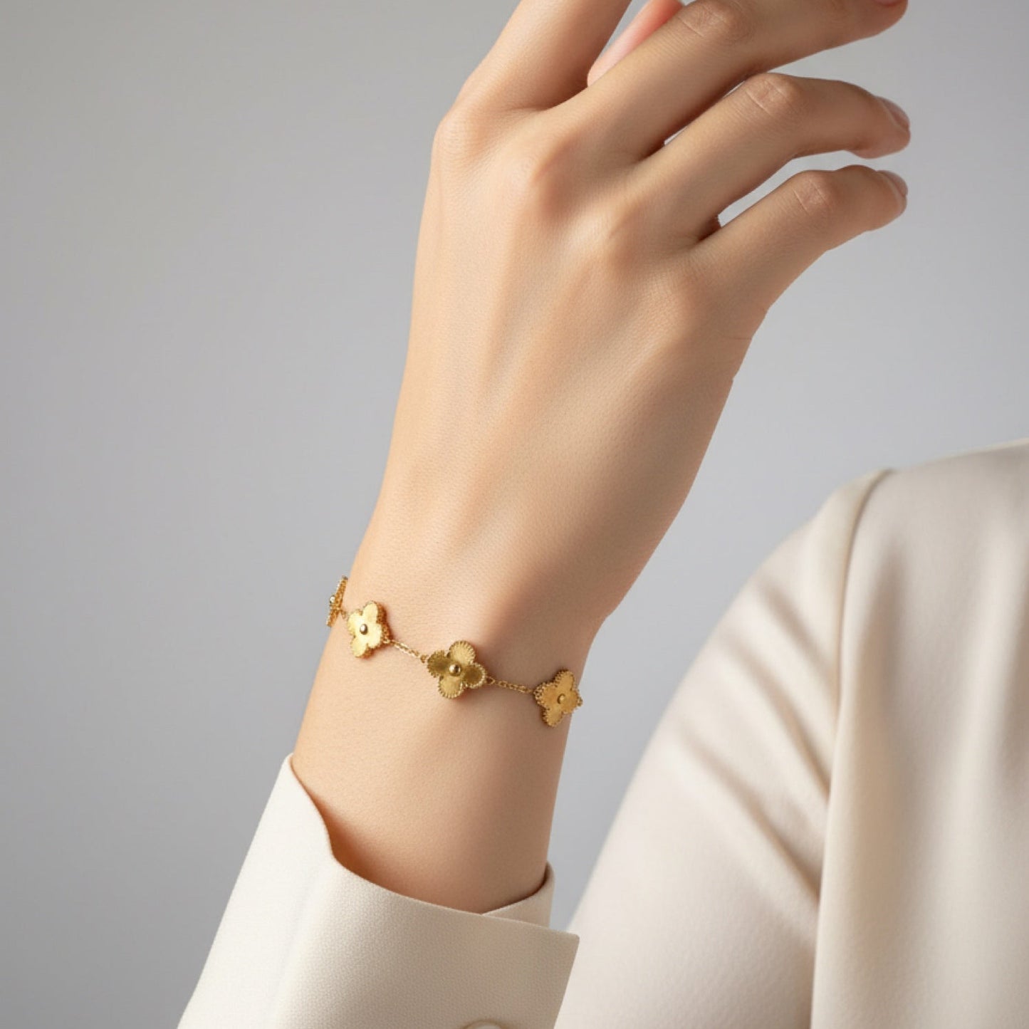 GOLD CLOVER CHARM BRACELET