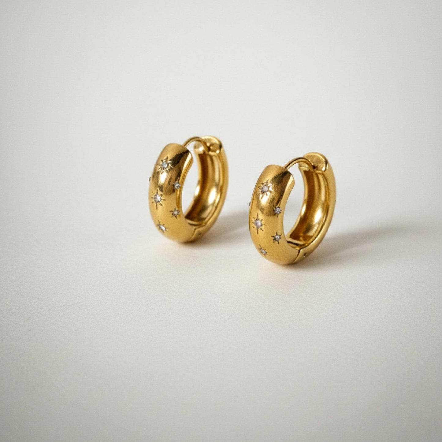 CHUNKY HUGGIE HOOP EARRINGS
