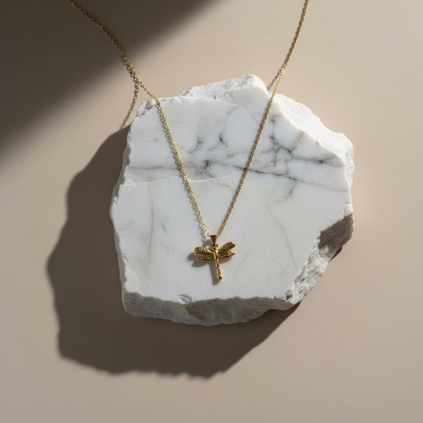 GOLD DRAGONFLY PENDENT NECKLACE